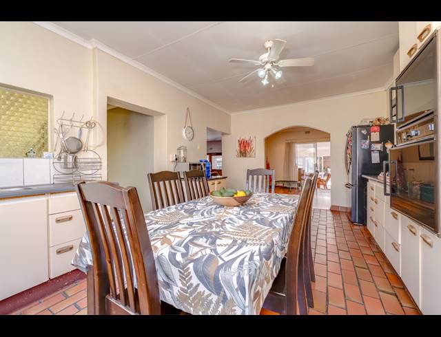 5 BEDROOM HOUSE FOR SALE IN FONTAINEBLEAU